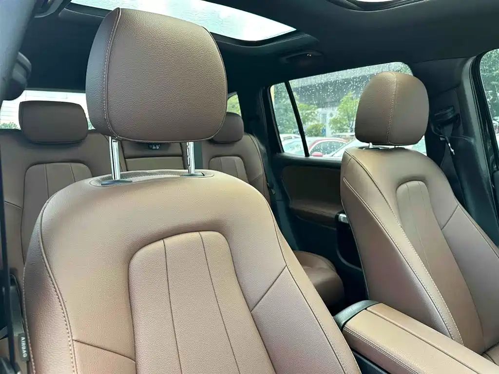 MERCEDES BENZ GLB 2023