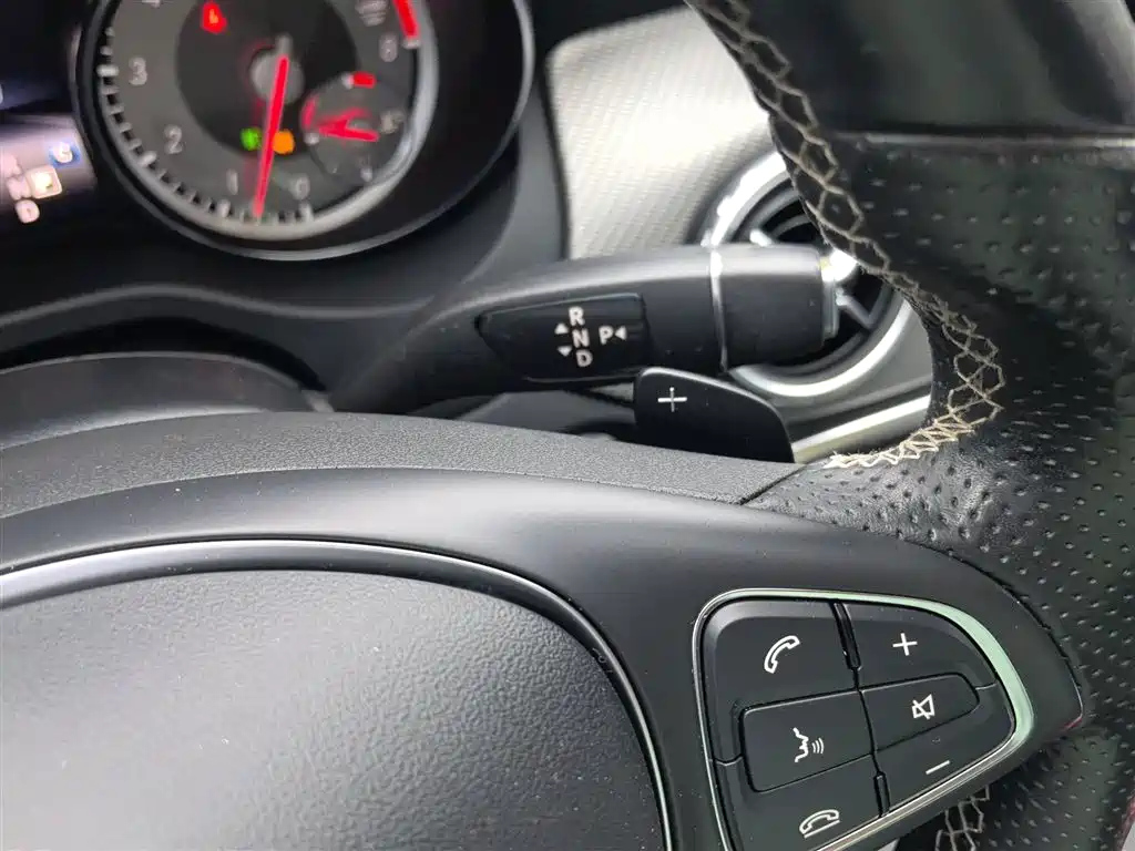 MERCEDES BENZ GLA 2017