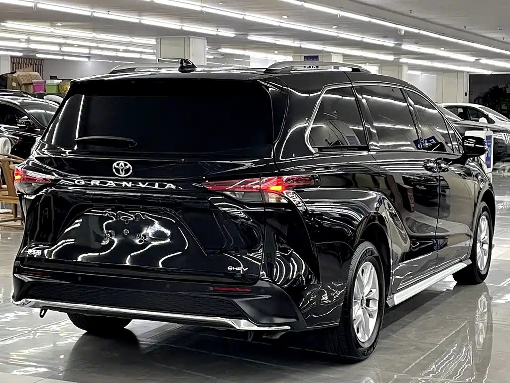 TOYOTA GRANVIA 2024