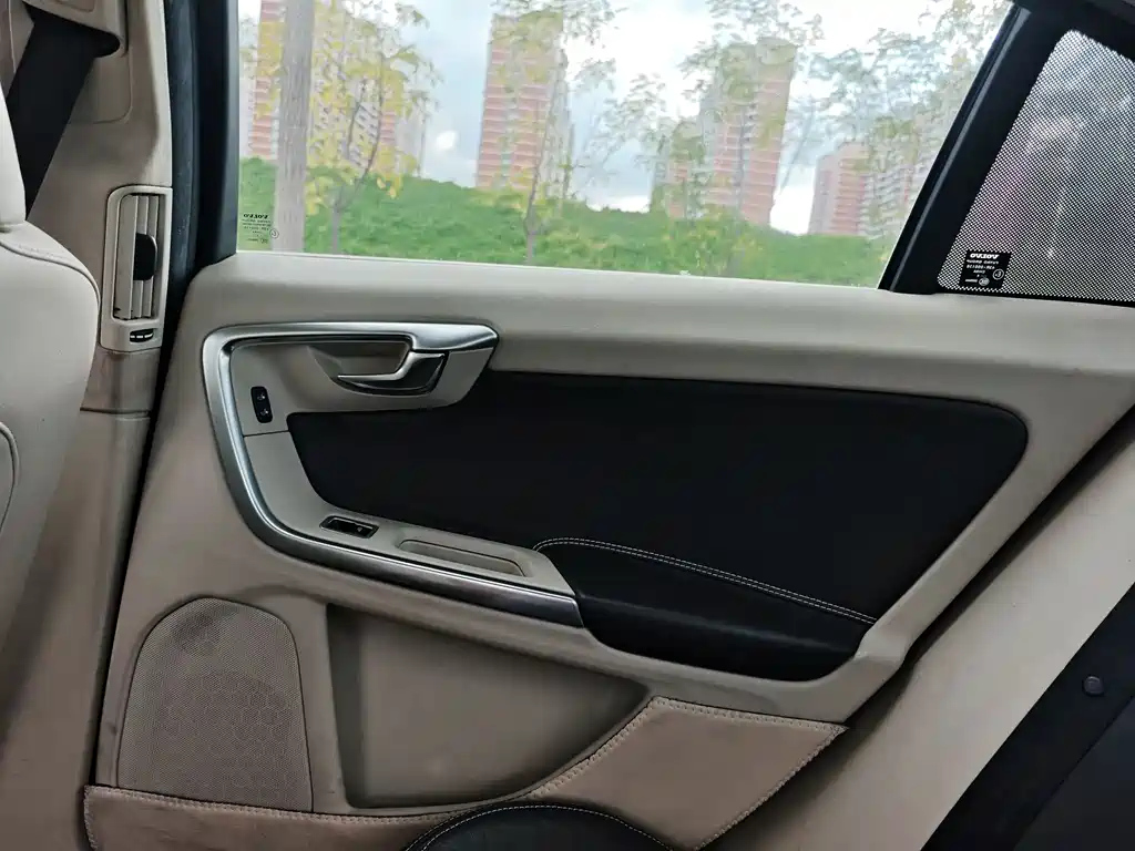 VOLVO S60 2015
