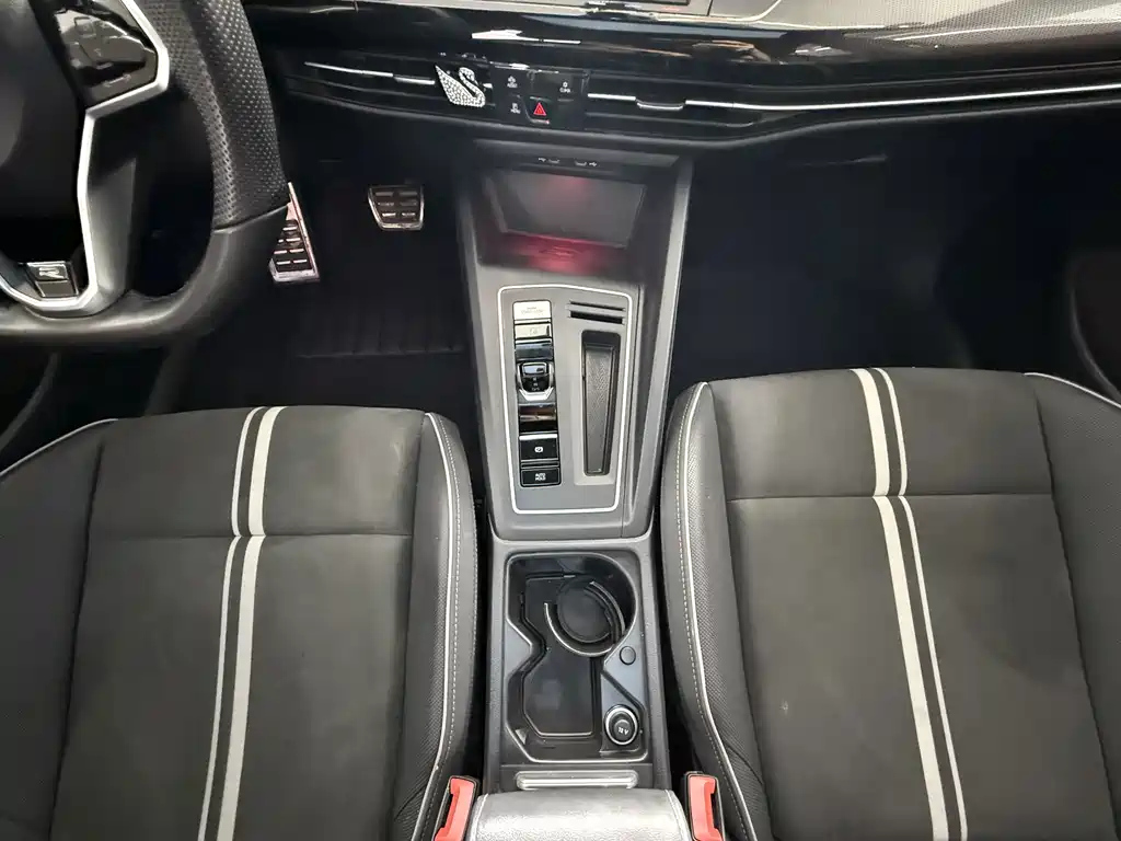 VOLKSWAGEN GOLF 2021