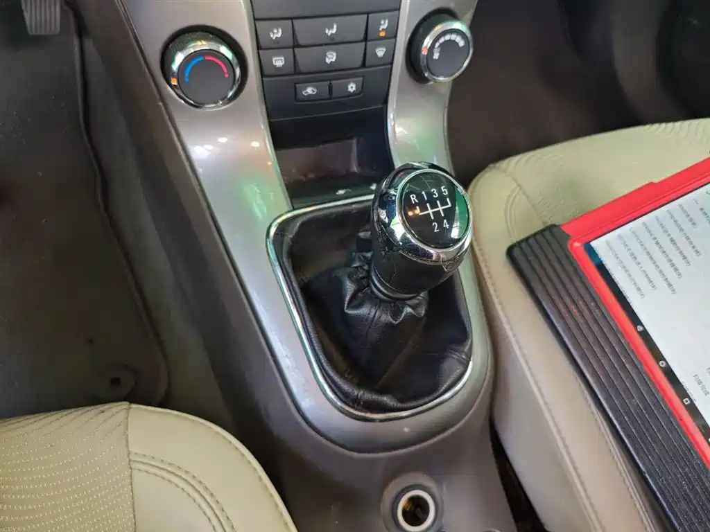 CHEVROLET CRUZE 2015