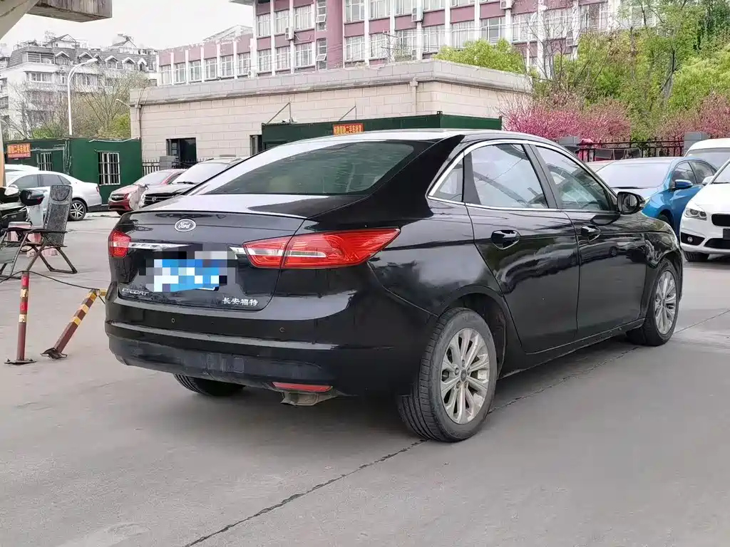FORD ESCORT 2015