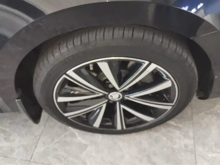 SKODA SUPERB 2023