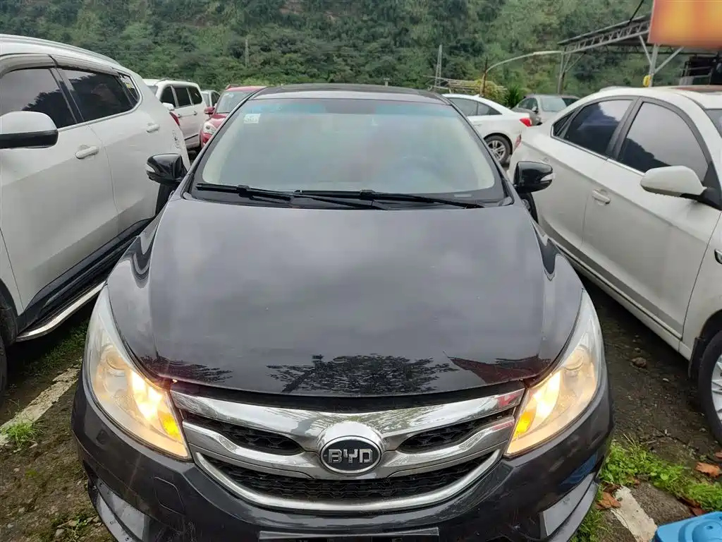 BYD SURUI 2015
