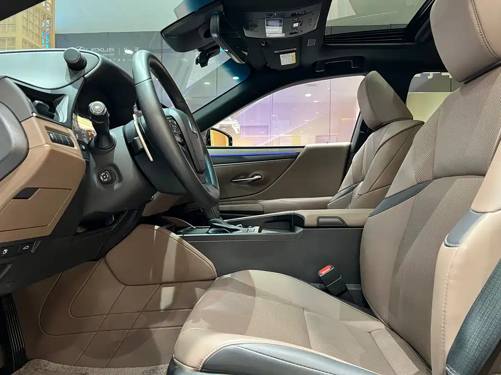 LEXUS ES 2025