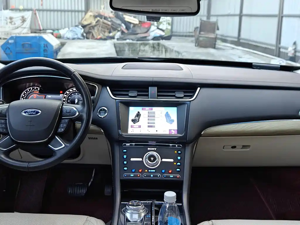 FORD TAURUS 2019