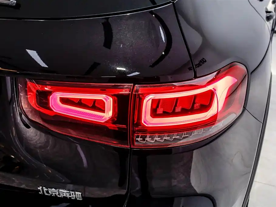 MERCEDES BENZ GLB 2023