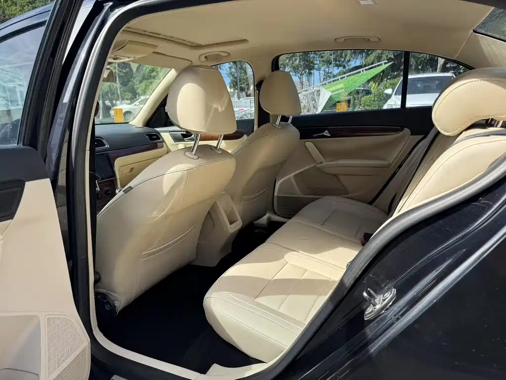 VOLKSWAGEN LAVIDA 2013