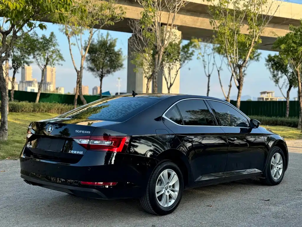 SKODA SUPERB 2019