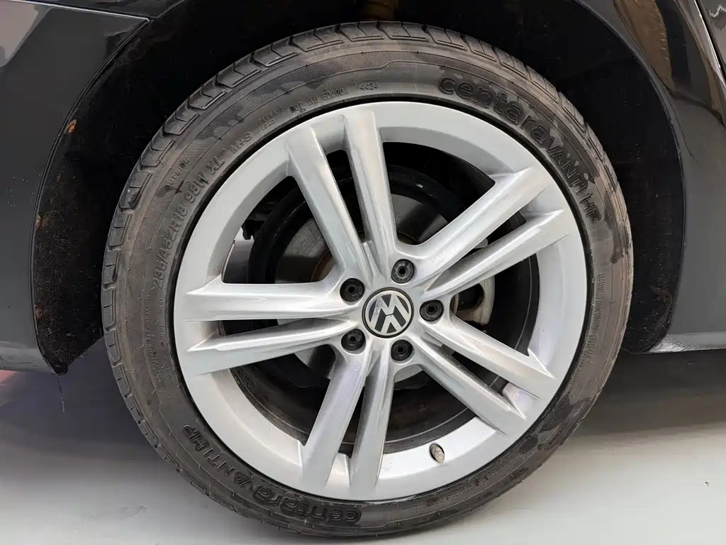 VOLKSWAGEN PASSAT 2013