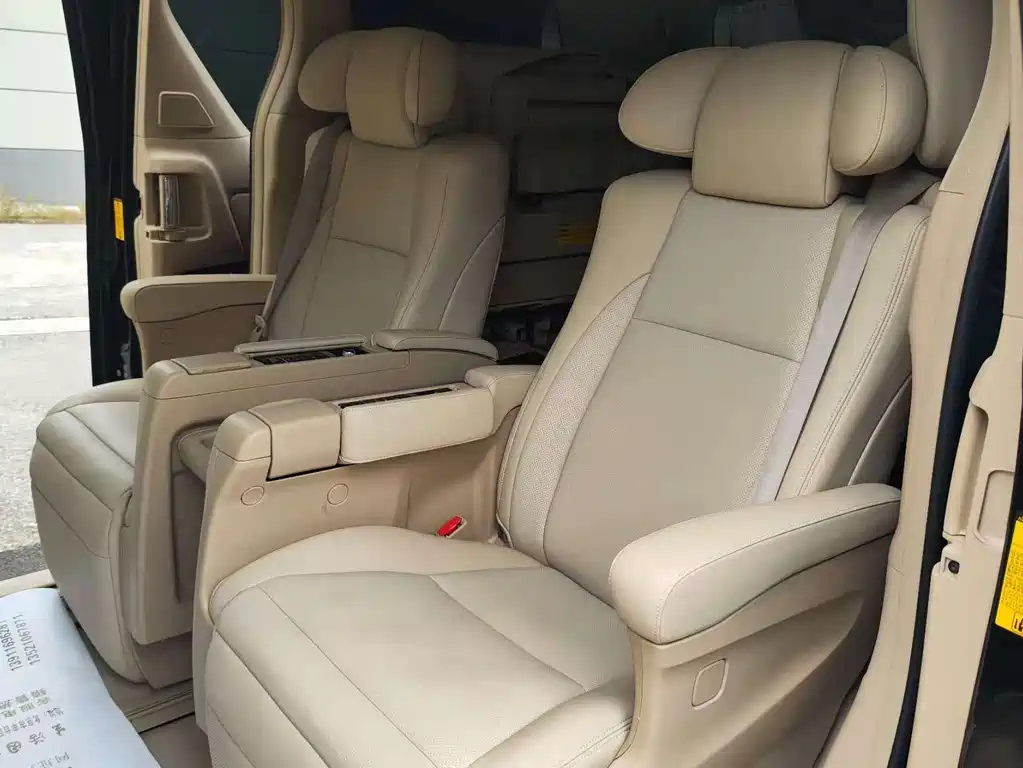 TOYOTA ALPHARD 2012