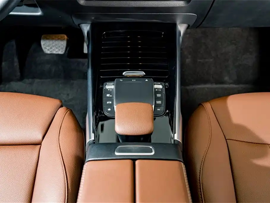 MERCEDES BENZ GLB 2023