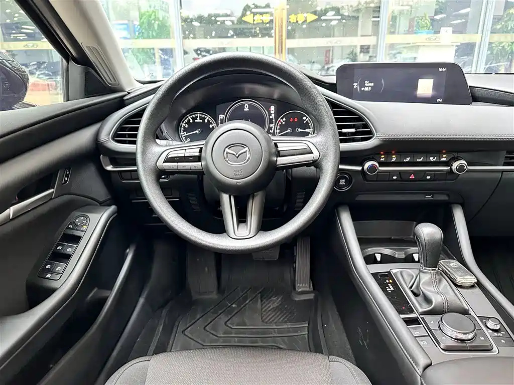 MAZDA 3 AXELA 2024