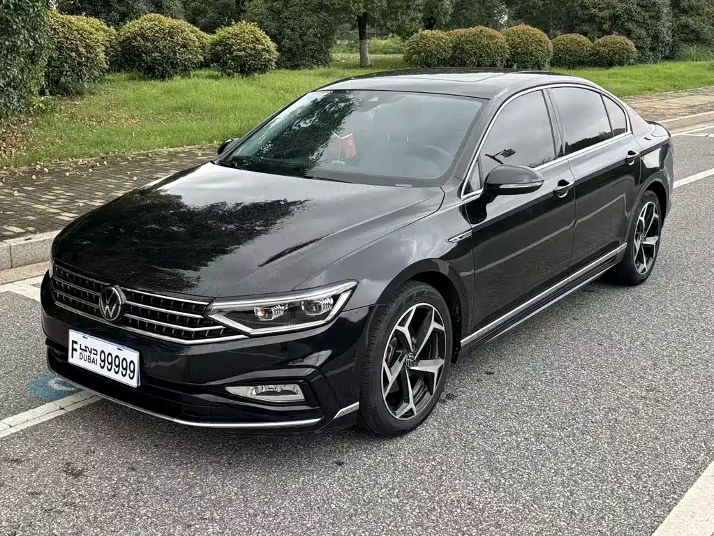 VOLKSWAGEN MAGOTAN 2023