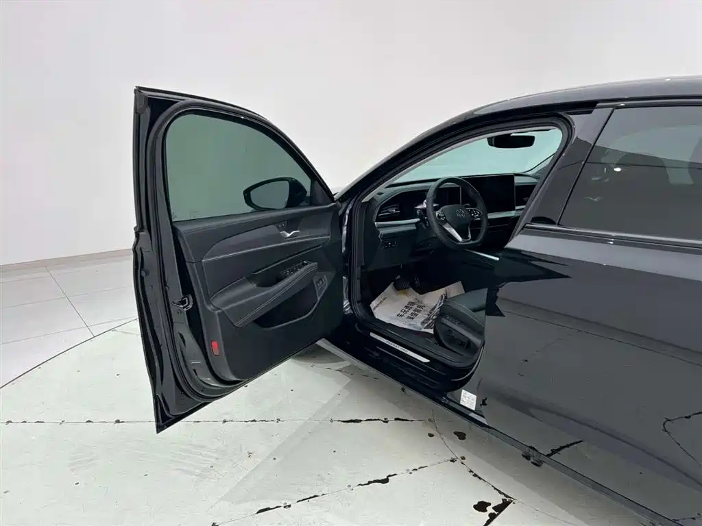 VOLKSWAGEN PASSAT 2025