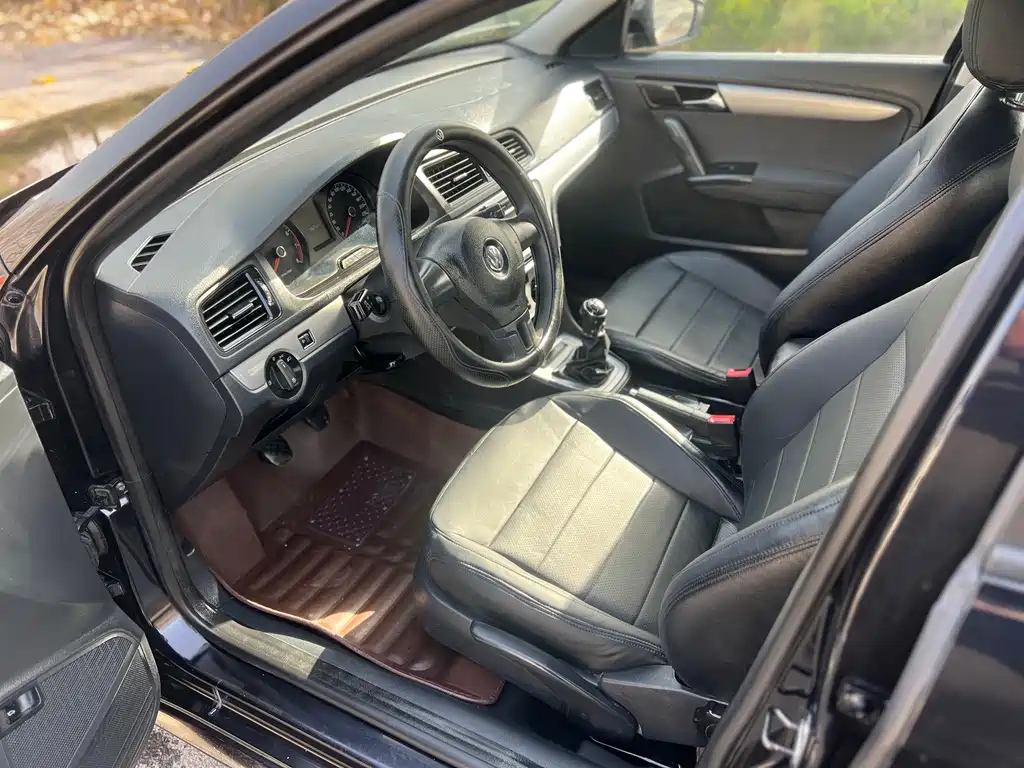 VOLKSWAGEN LAVIDA 2013