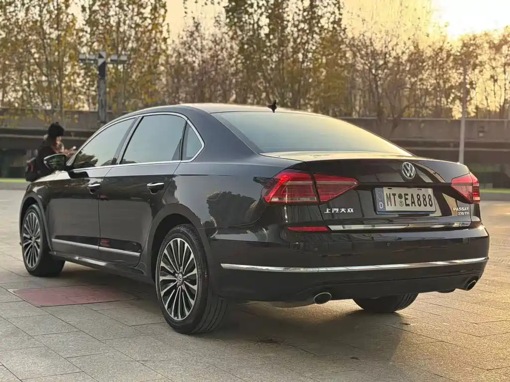 VOLKSWAGEN PASSAT 2018