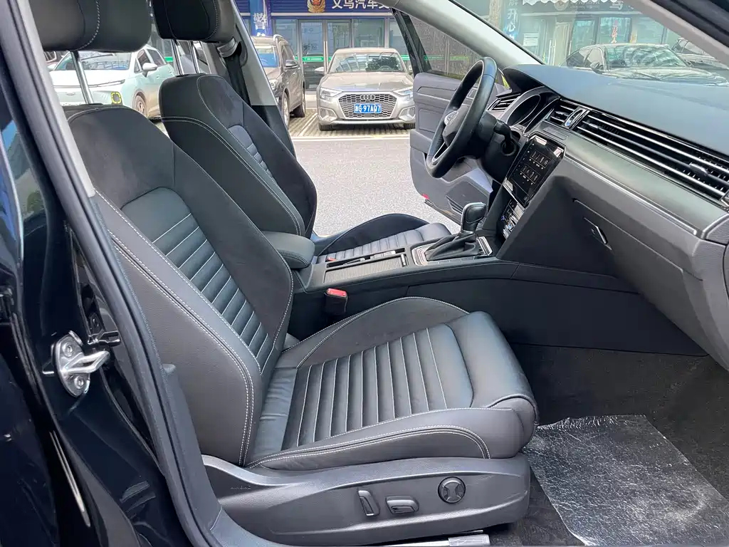 VOLKSWAGEN MAGOTAN 2020