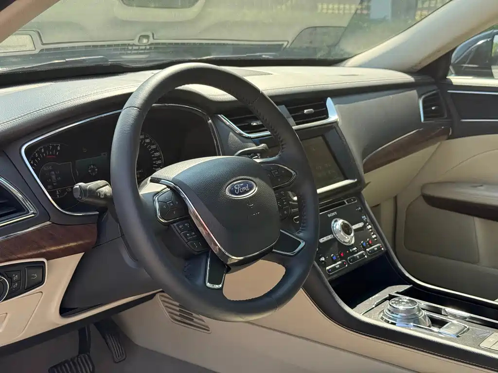 FORD TAURUS 2015