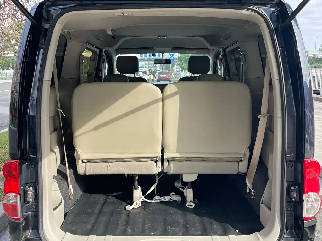 NISSAN NV200 2018