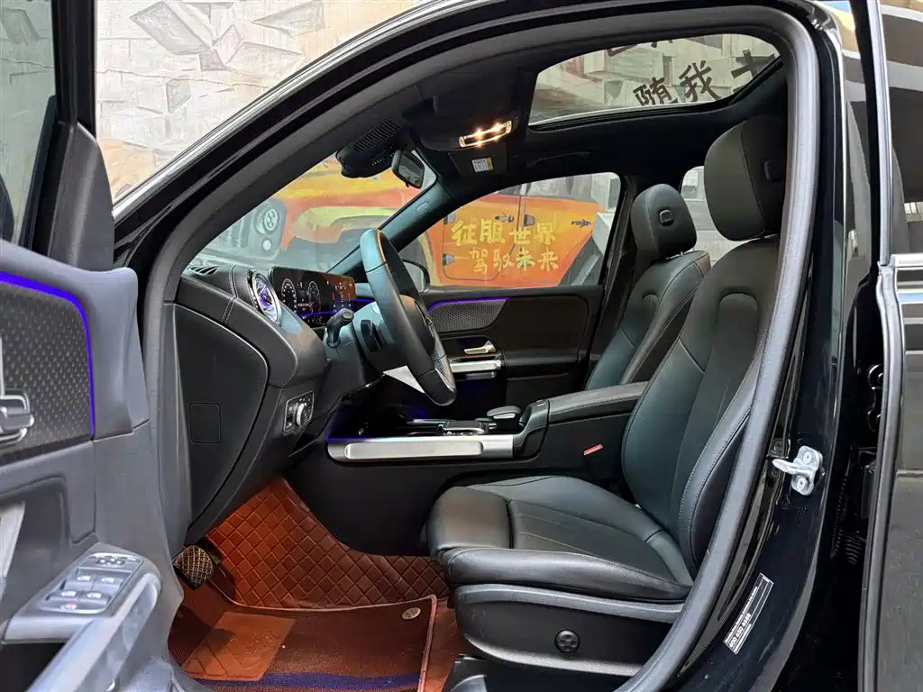 MERCEDES BENZ GLB 2024