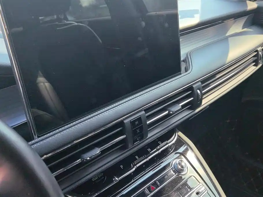 LINCOLN ADVENTURER 2020