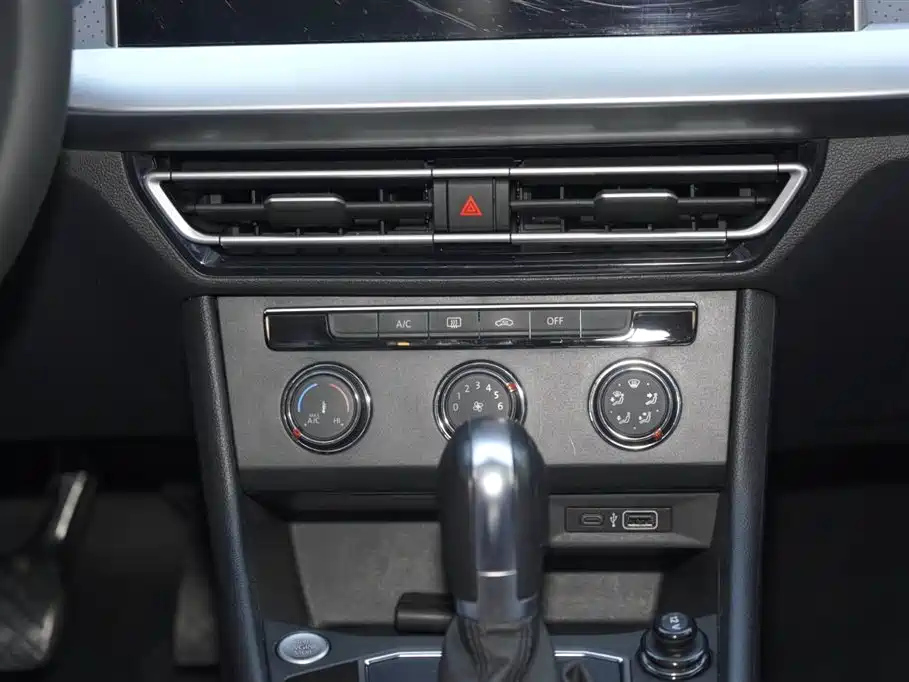 VOLKSWAGEN LAVIDA 2023