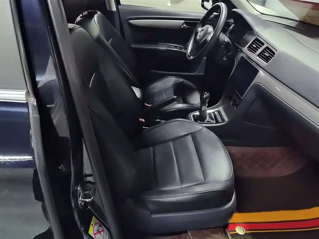 VOLKSWAGEN LAVIDA 2013