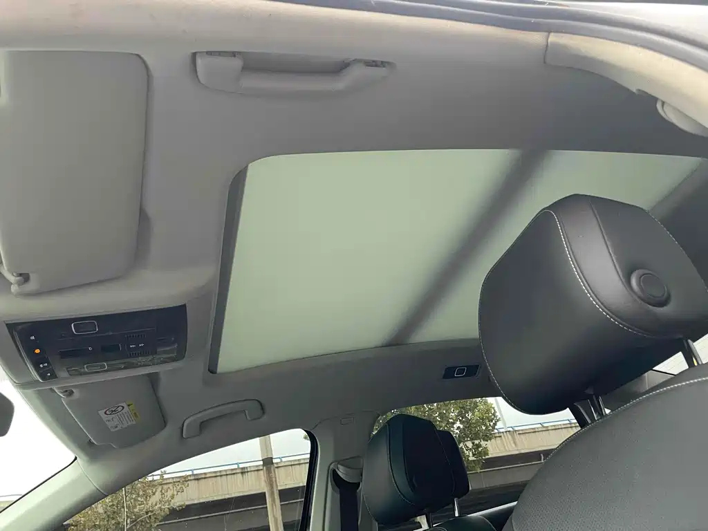 VOLKSWAGEN PASSAT 2024