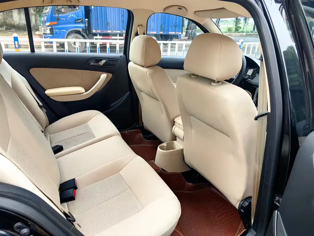 VOLKSWAGEN LAVIDA 2013