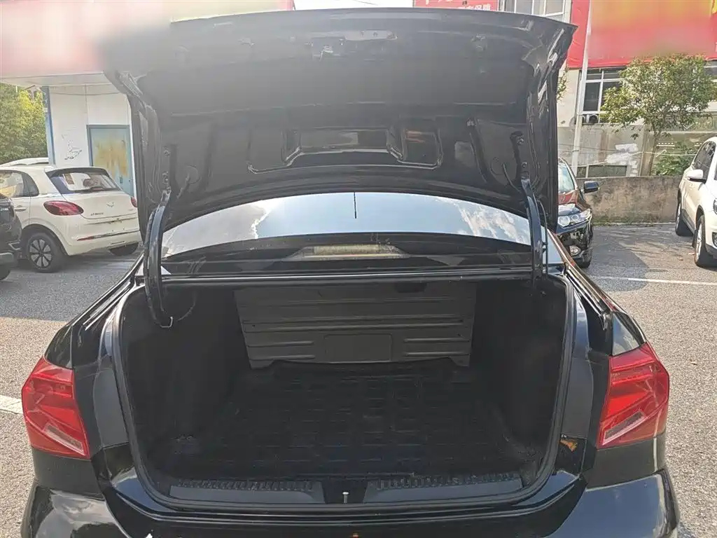 VOLKSWAGEN JETTA 2017