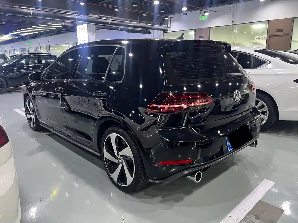 VOLKSWAGEN GOLF GTI 2019