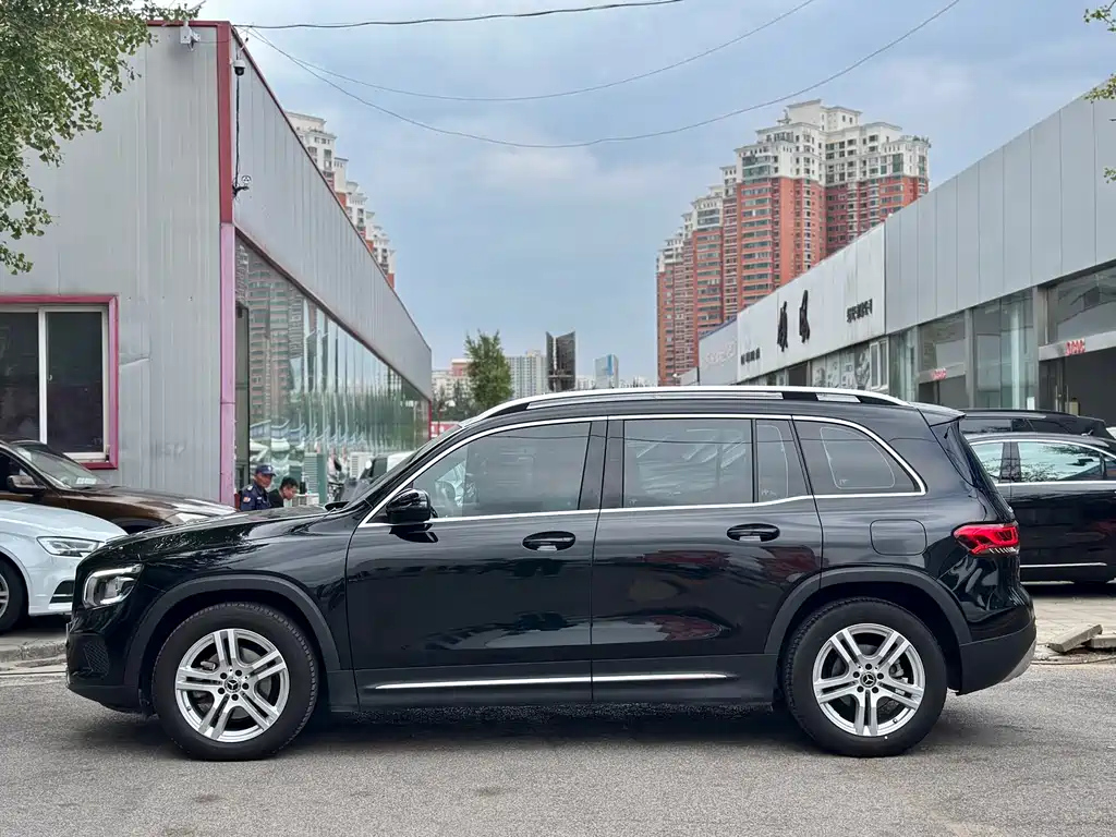 MERCEDES BENZ GLB 2023