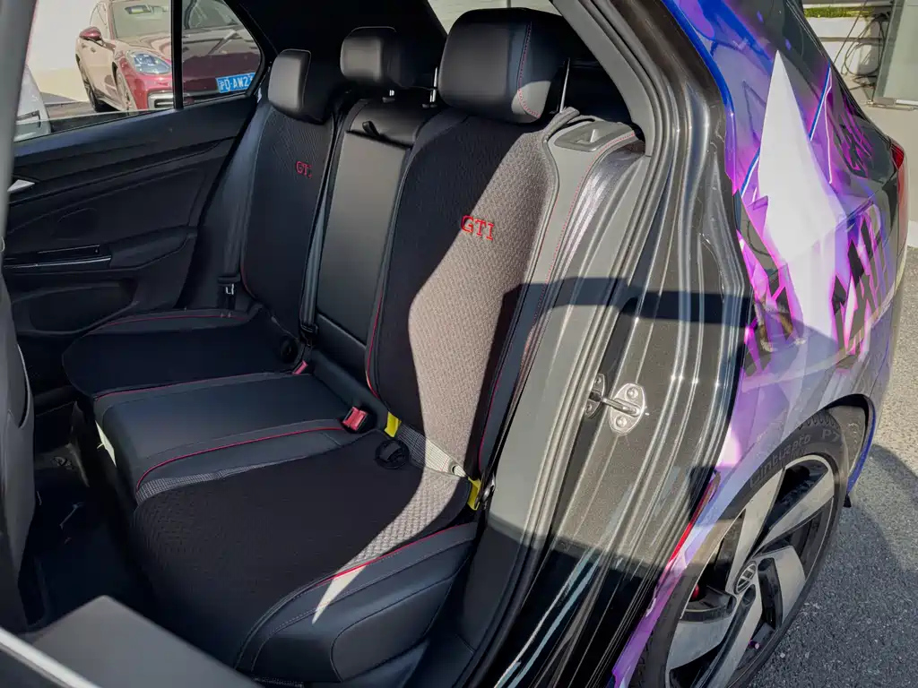 VOLKSWAGEN GOLF GTI 2024