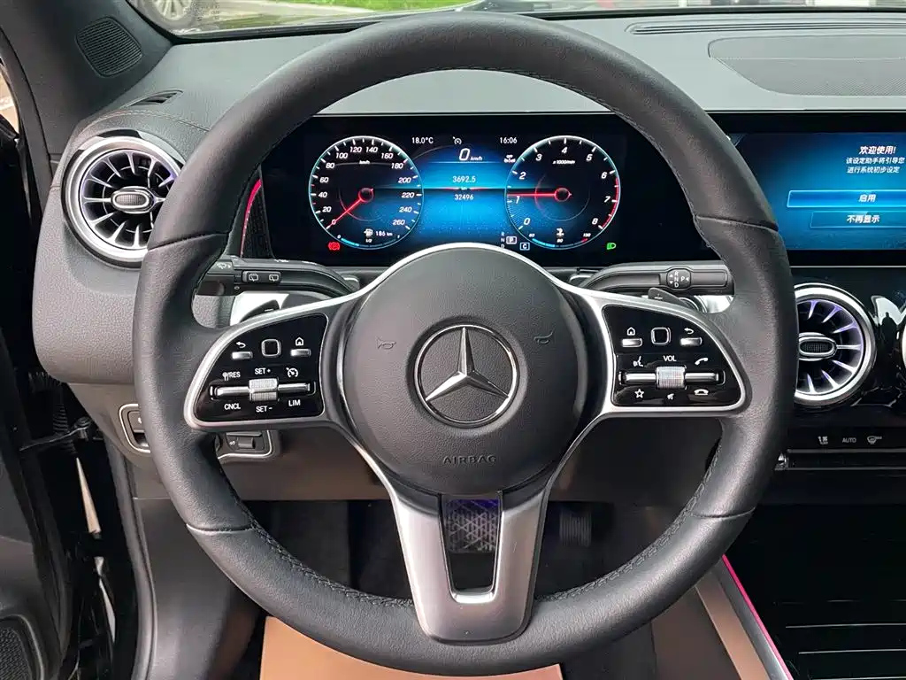 MERCEDES BENZ GLB 2023