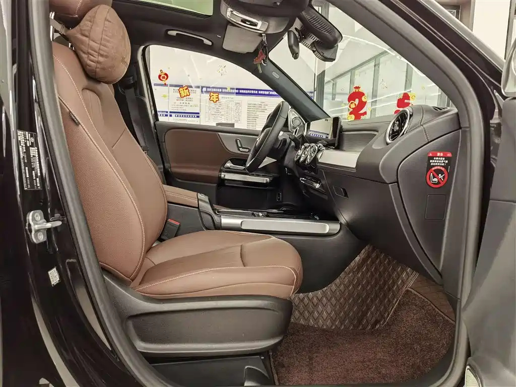 MERCEDES BENZ GLB 2025