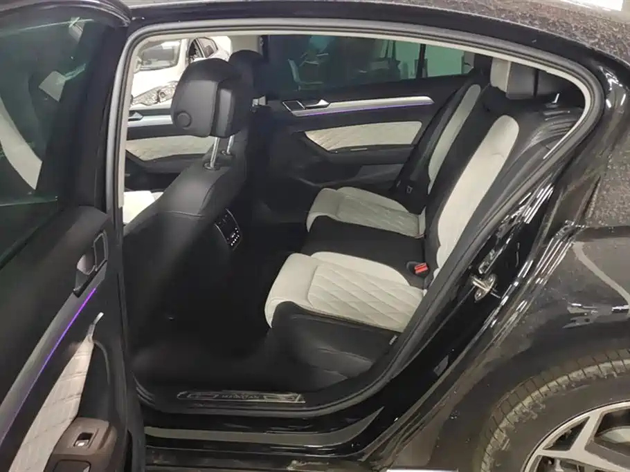 VOLKSWAGEN MAGOTAN 2023