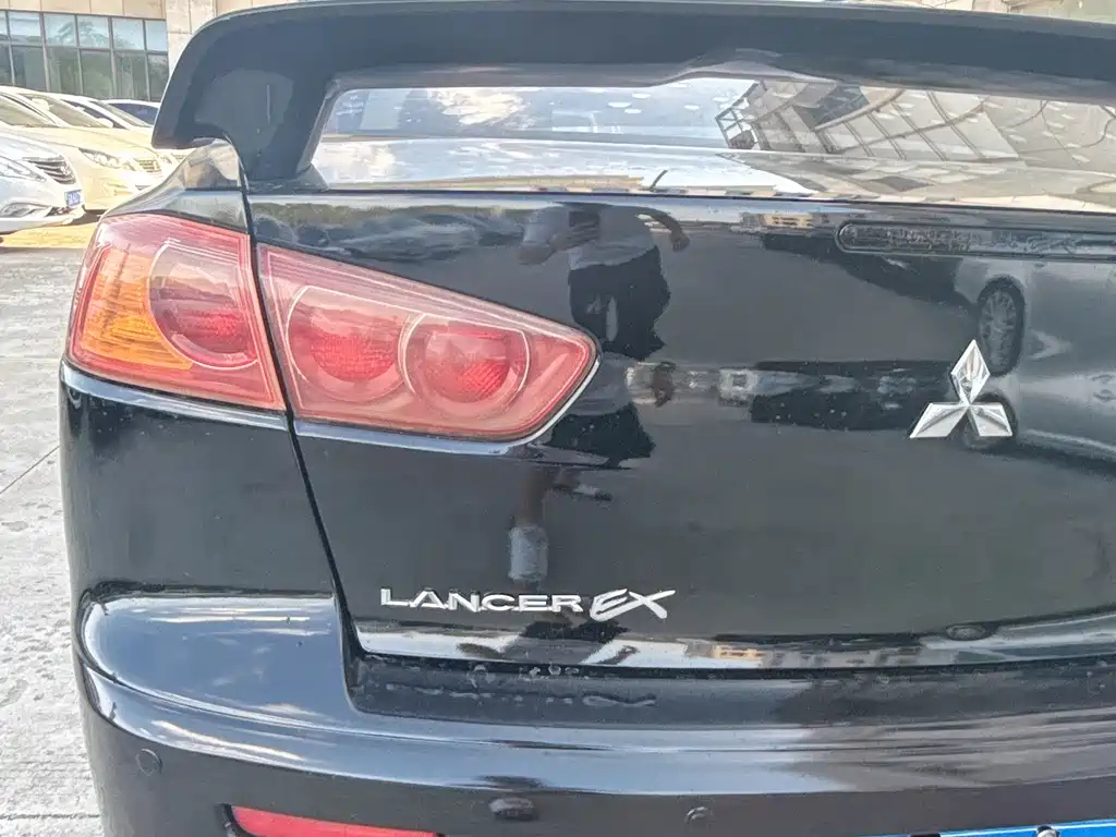 MITSUBISHI LANCER EX 2011