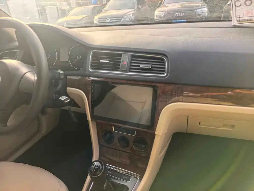 VOLKSWAGEN LAVIDA 2014