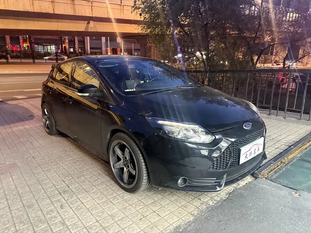 FORD FOCUS IMPORT 2013