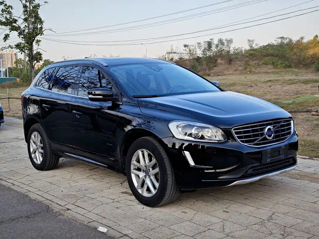 VOLVO XC60 2017