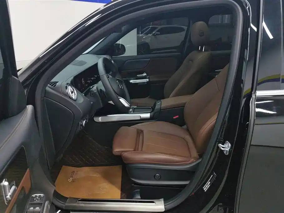 MERCEDES BENZ GLB 2024