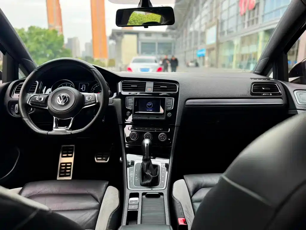 VOLKSWAGEN GOLF 2015