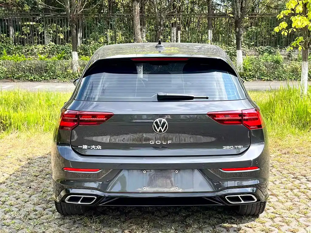 VOLKSWAGEN GOLF 2023