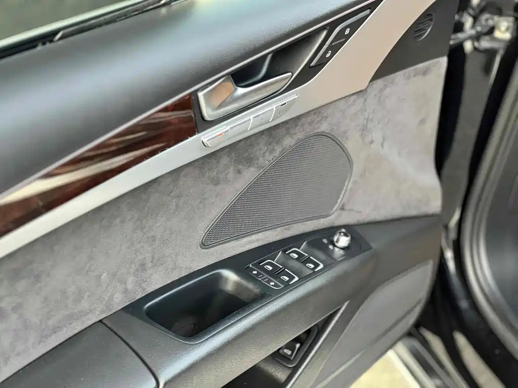 AUDI A8 2014