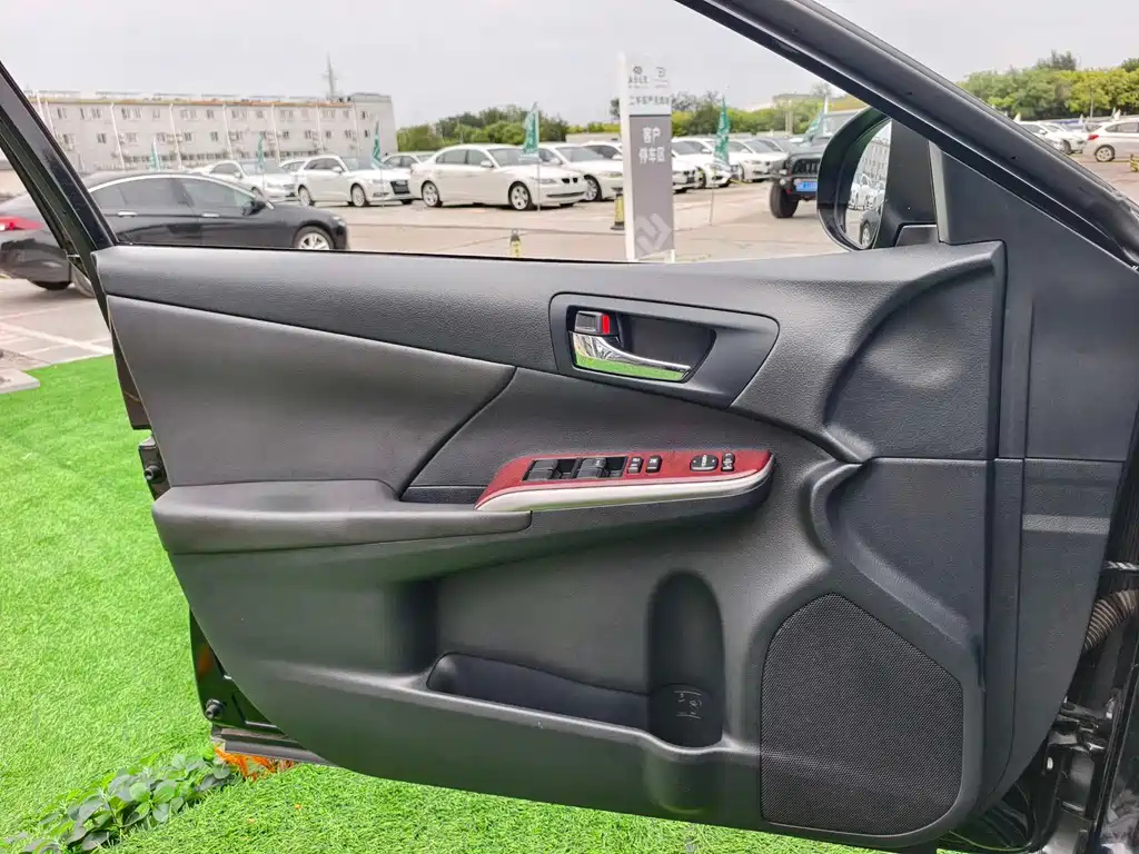 TOYOTA CAMRY 2012