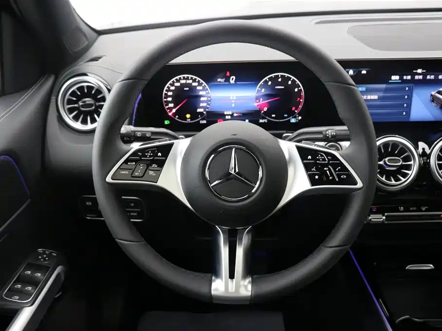 MERCEDES BENZ GLB 2025