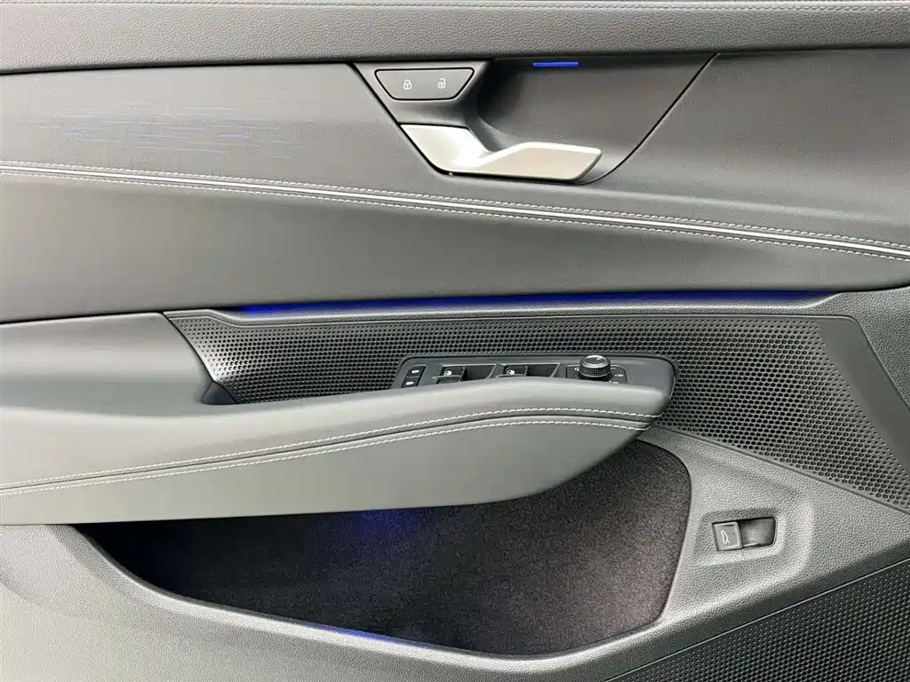 VOLKSWAGEN PASSAT 2025