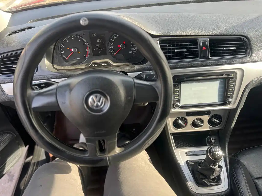 VOLKSWAGEN LAVIDA 2013